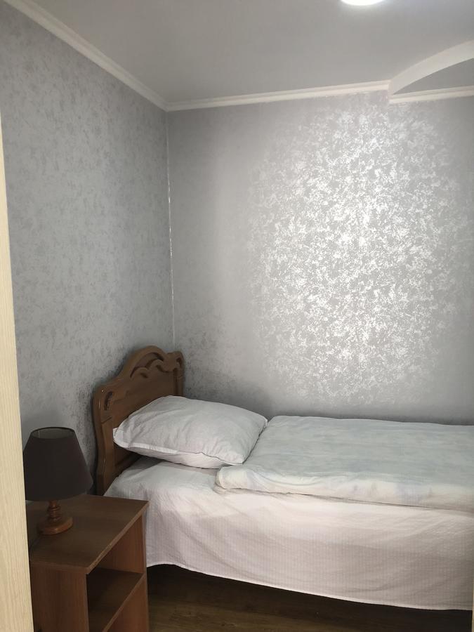 Guest House Tasunia Кутаїсі Екстер'єр фото